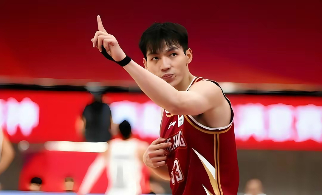 九游体育官网-包含击剑预选赛焦点战：陇右迅豹队翻盘三湘巨龙队，外线火力全开。争冠格局再洗牌的词条