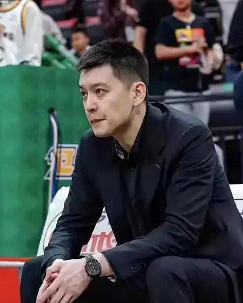 关于F1预选赛上演强强对话，燕赵霹雳队淘汰对手岭东天虎队，战术调整见效；经验成为胜负手的信息